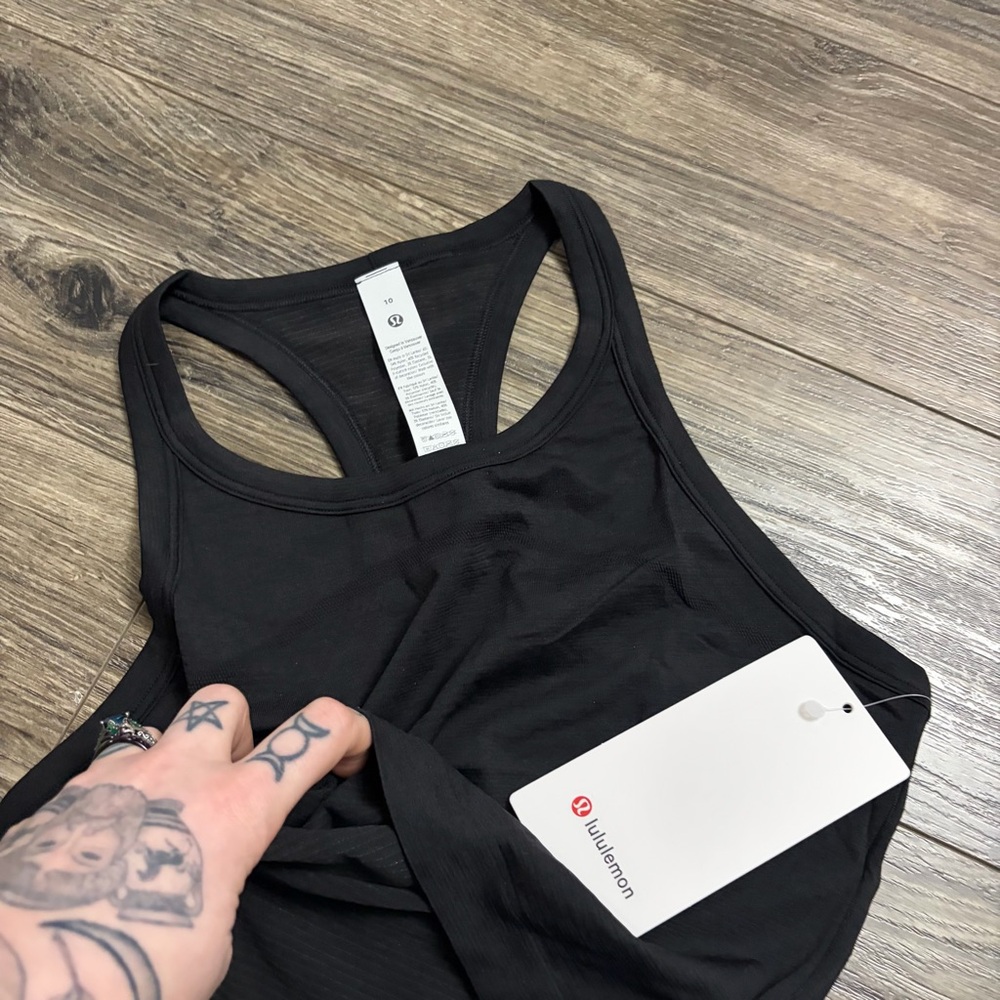 NWT Lululemon Swiftly Tech Cropped Racerback Tank Top 2.0 (Black) Size 10 - Picture 5 of 6